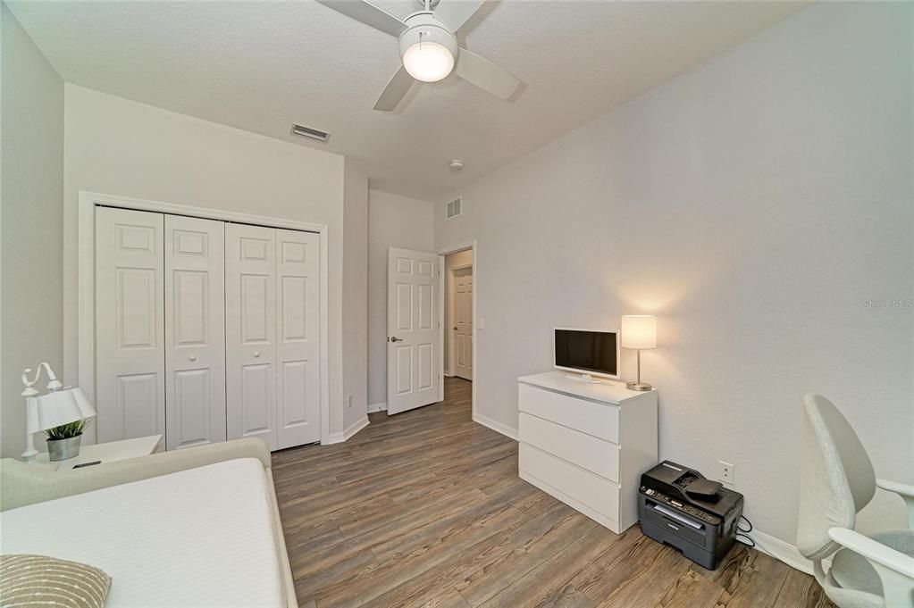 Activo con contrato: $519,000 (3 camas, 2 baños, 2075 Pies cuadrados)