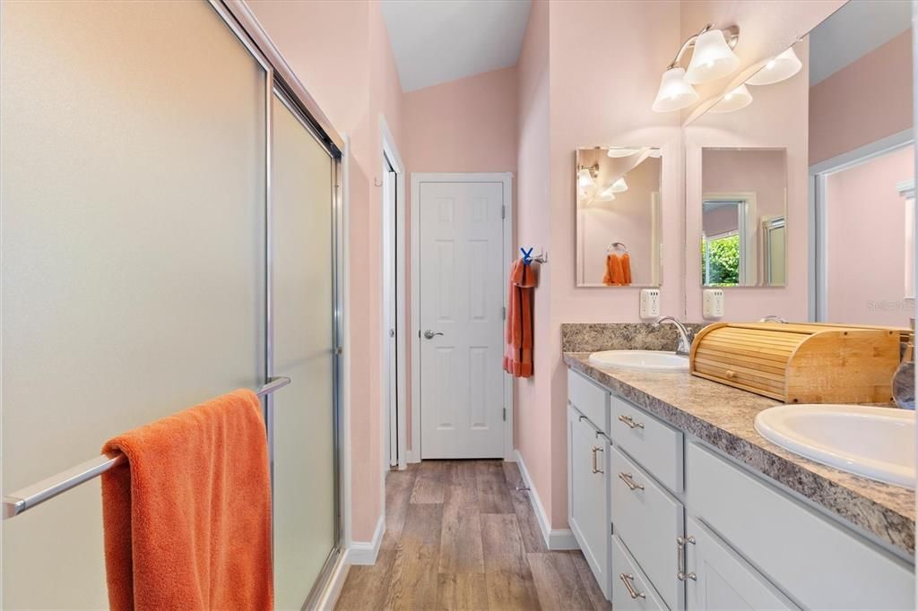For Sale: $309,000 (2 beds, 2 baths, 1434 Square Feet)