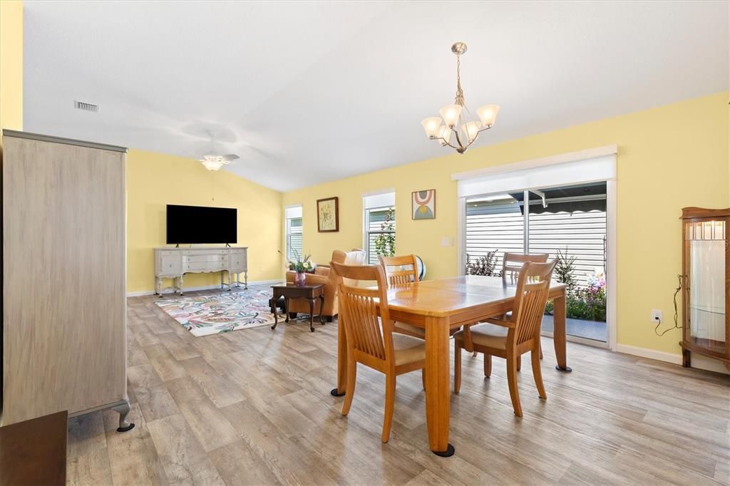 For Sale: $309,000 (2 beds, 2 baths, 1434 Square Feet)