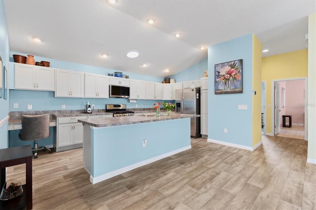 For Sale: $309,000 (2 beds, 2 baths, 1434 Square Feet)