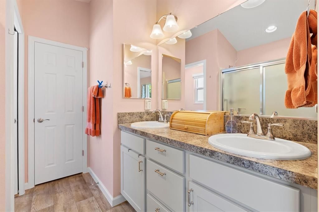 For Sale: $309,000 (2 beds, 2 baths, 1434 Square Feet)