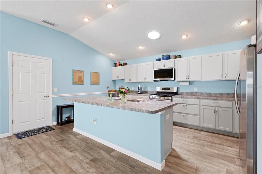 For Sale: $309,000 (2 beds, 2 baths, 1434 Square Feet)