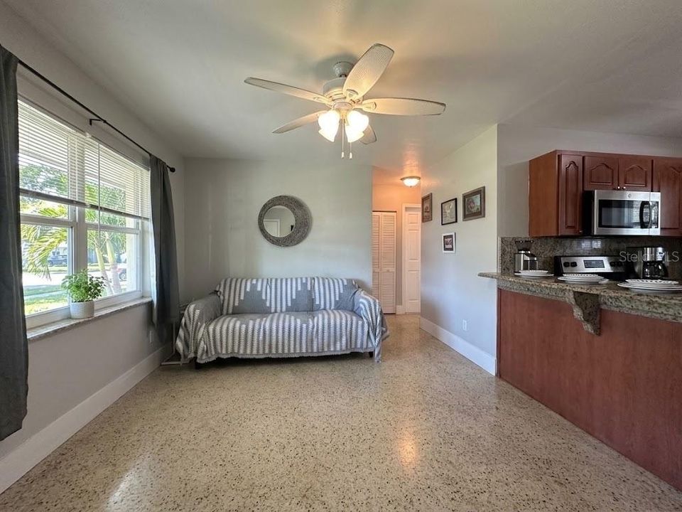 En Venta: $299,999 (2 camas, 1 baños, 709 Pies cuadrados)