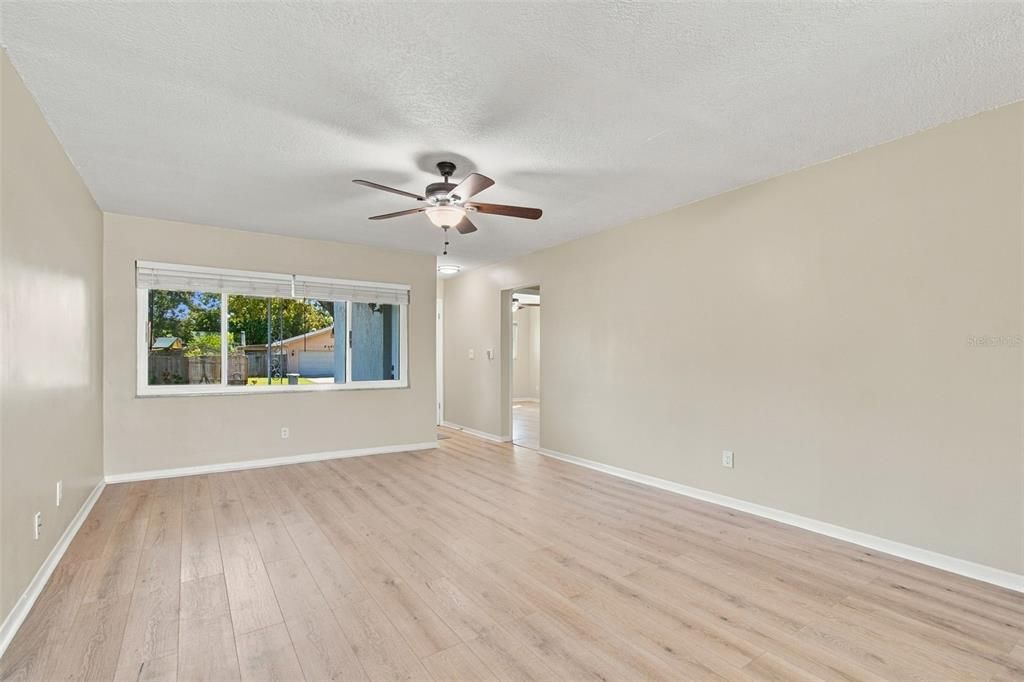 For Sale: $374,900 (3 beds, 2 baths, 1244 Square Feet)