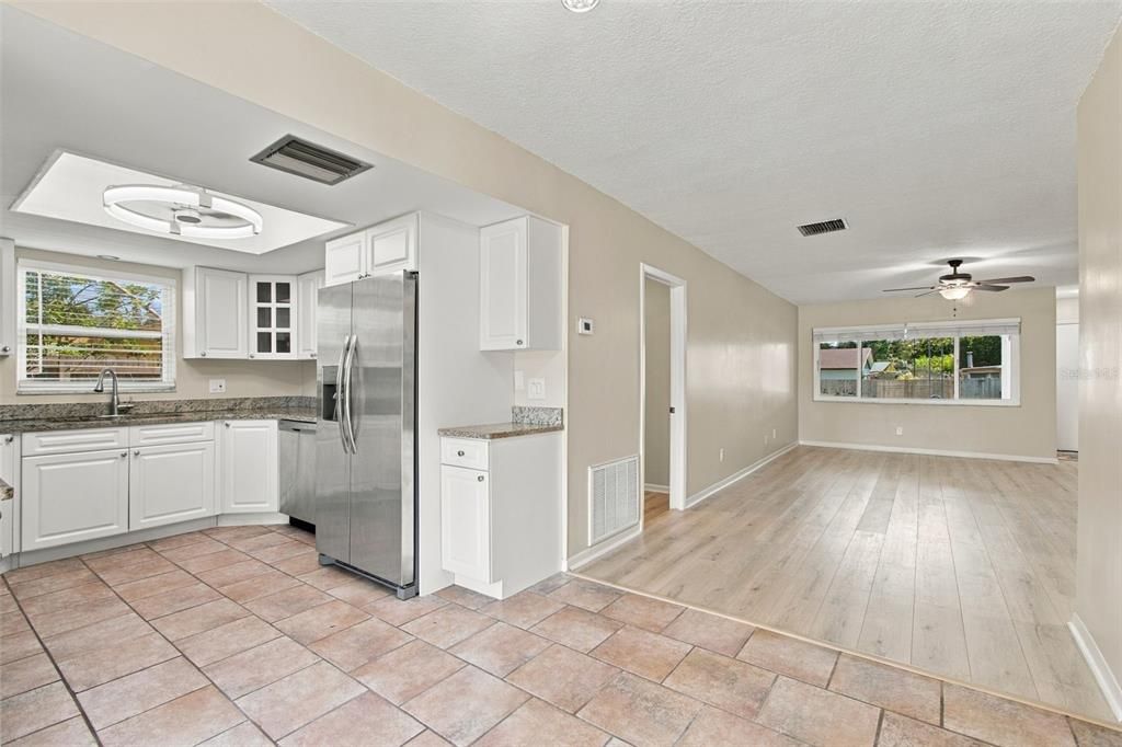 For Sale: $374,900 (3 beds, 2 baths, 1244 Square Feet)