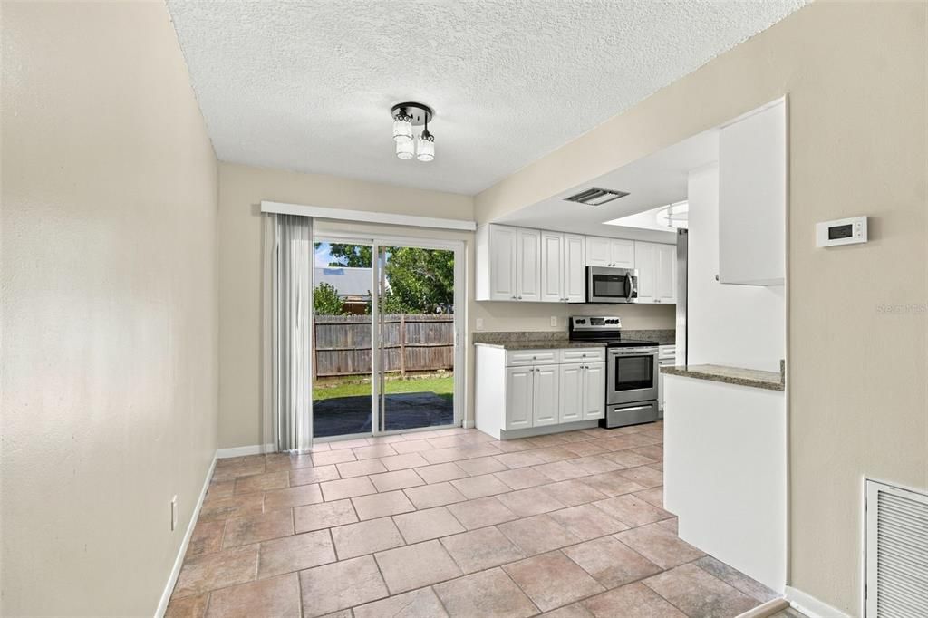 For Sale: $374,900 (3 beds, 2 baths, 1244 Square Feet)
