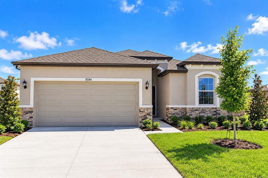 For Sale: $349,990 (4 beds, 2 baths, 1895 Square Feet)