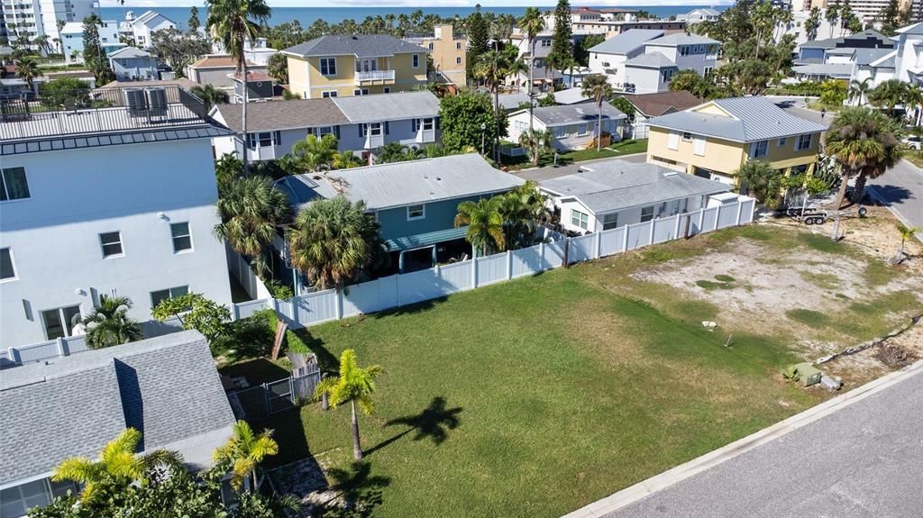 На продажу: $250,000 (0.07 acres)