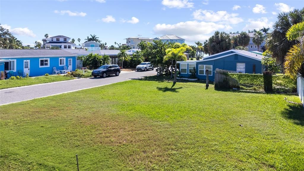 На продажу: $250,000 (0.07 acres)