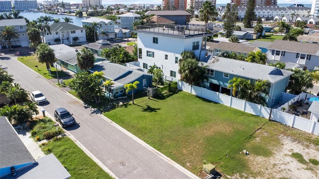 На продажу: $250,000 (0.07 acres)