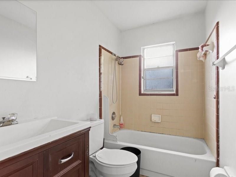 En Venta: $239,999 (4 camas, 2 baños, 1440 Pies cuadrados)