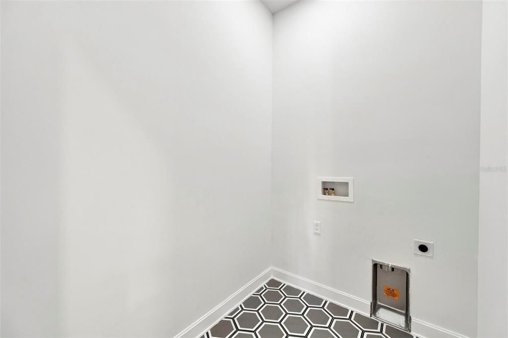 For Sale: $925,000 (3 beds, 3 baths, 2397 Square Feet)