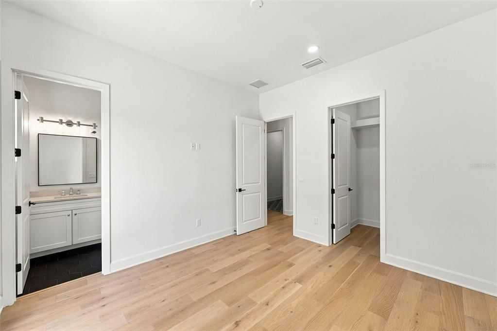 For Sale: $925,000 (3 beds, 3 baths, 2397 Square Feet)