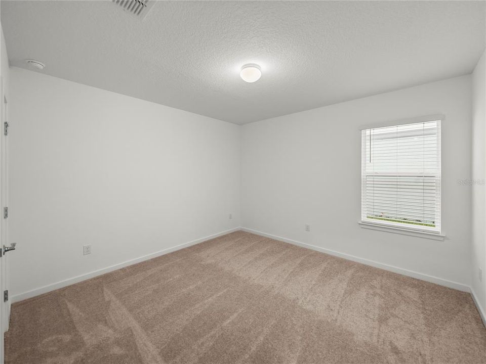 For Sale: $449,900 (5 beds, 3 baths, 2586 Square Feet)