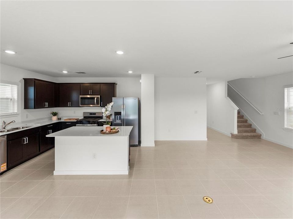 For Sale: $449,900 (5 beds, 3 baths, 2586 Square Feet)