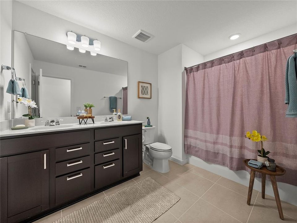 For Sale: $449,900 (5 beds, 3 baths, 2586 Square Feet)