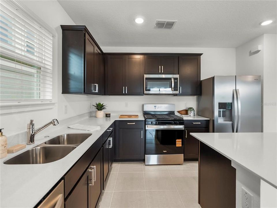 For Sale: $449,900 (5 beds, 3 baths, 2586 Square Feet)