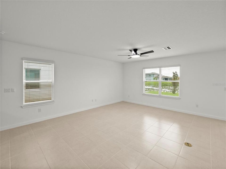 For Sale: $449,900 (5 beds, 3 baths, 2586 Square Feet)