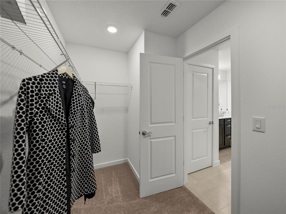 For Sale: $449,900 (5 beds, 3 baths, 2586 Square Feet)