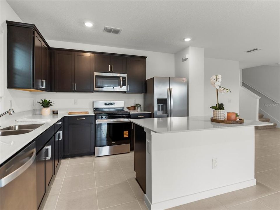 For Sale: $449,900 (5 beds, 3 baths, 2586 Square Feet)