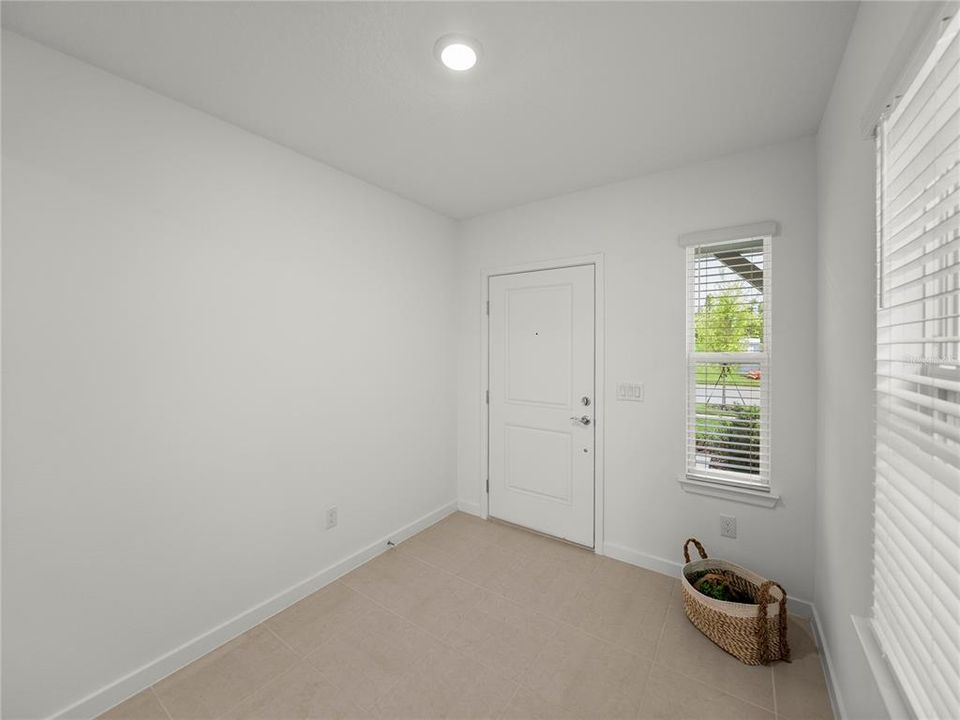 For Sale: $449,900 (5 beds, 3 baths, 2586 Square Feet)