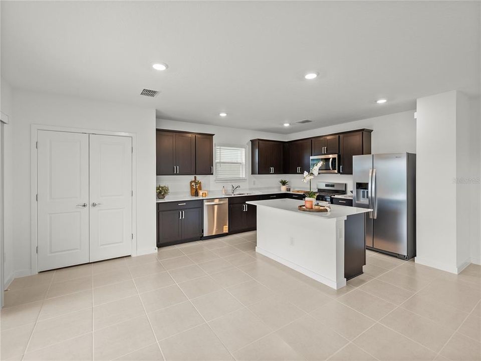 For Sale: $449,900 (5 beds, 3 baths, 2586 Square Feet)