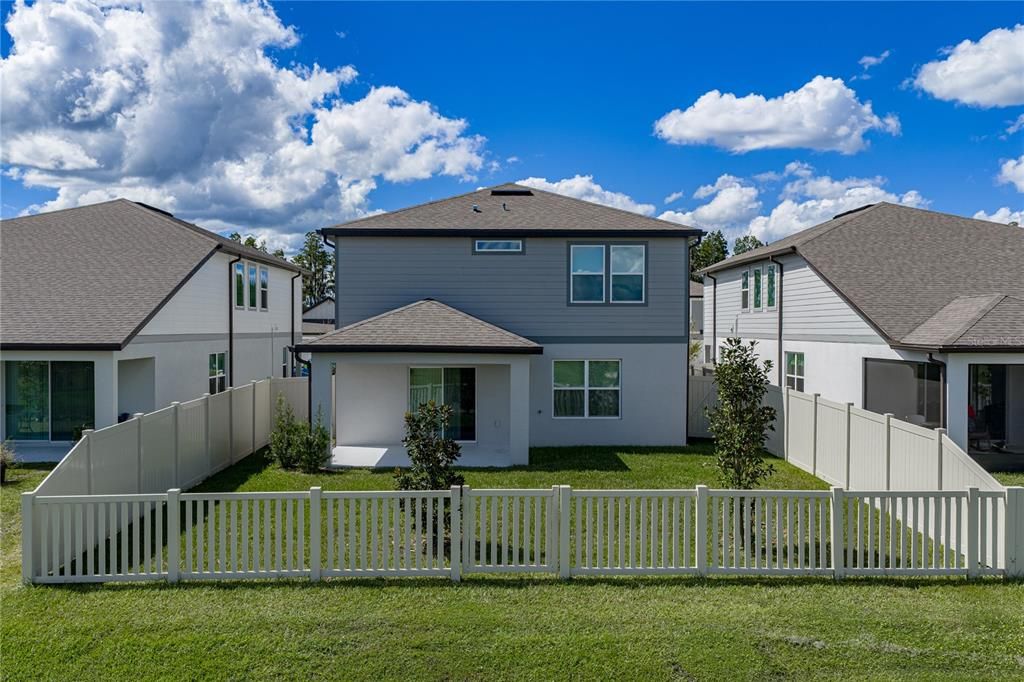 For Sale: $449,900 (5 beds, 3 baths, 2586 Square Feet)