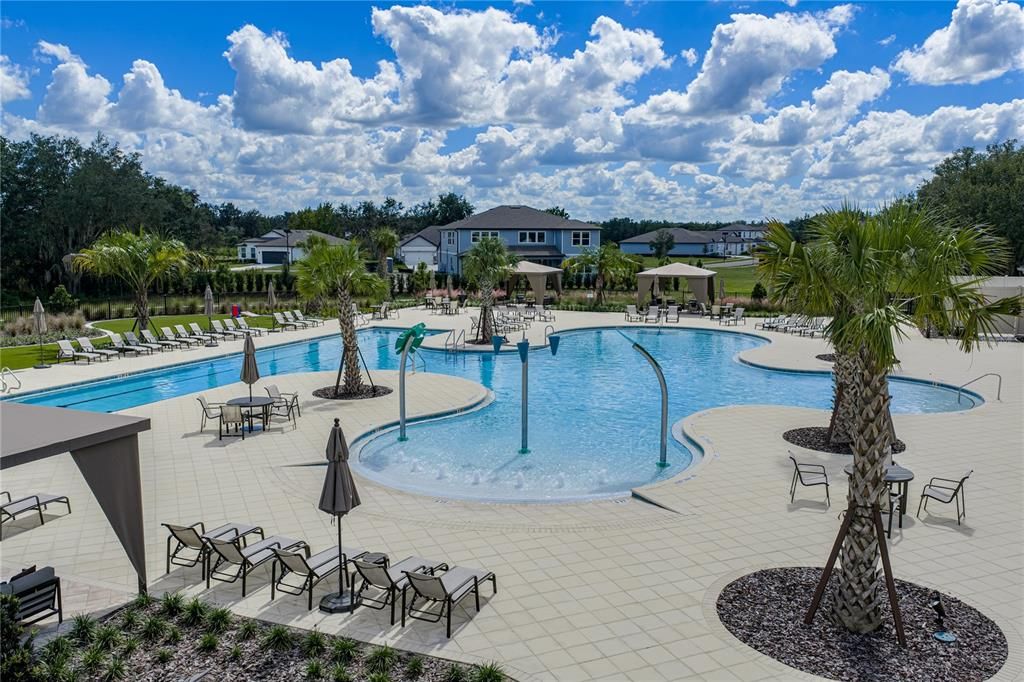 For Sale: $449,900 (5 beds, 3 baths, 2586 Square Feet)