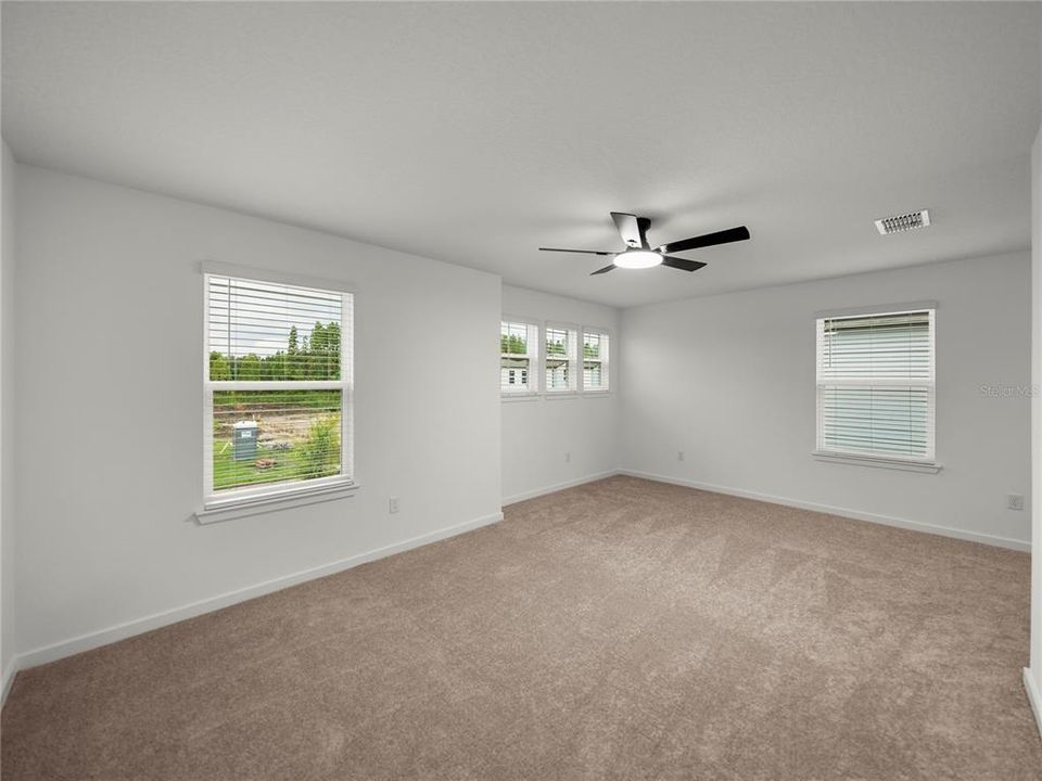 For Sale: $449,900 (5 beds, 3 baths, 2586 Square Feet)