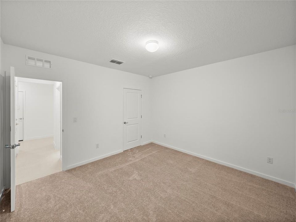 For Sale: $449,900 (5 beds, 3 baths, 2586 Square Feet)