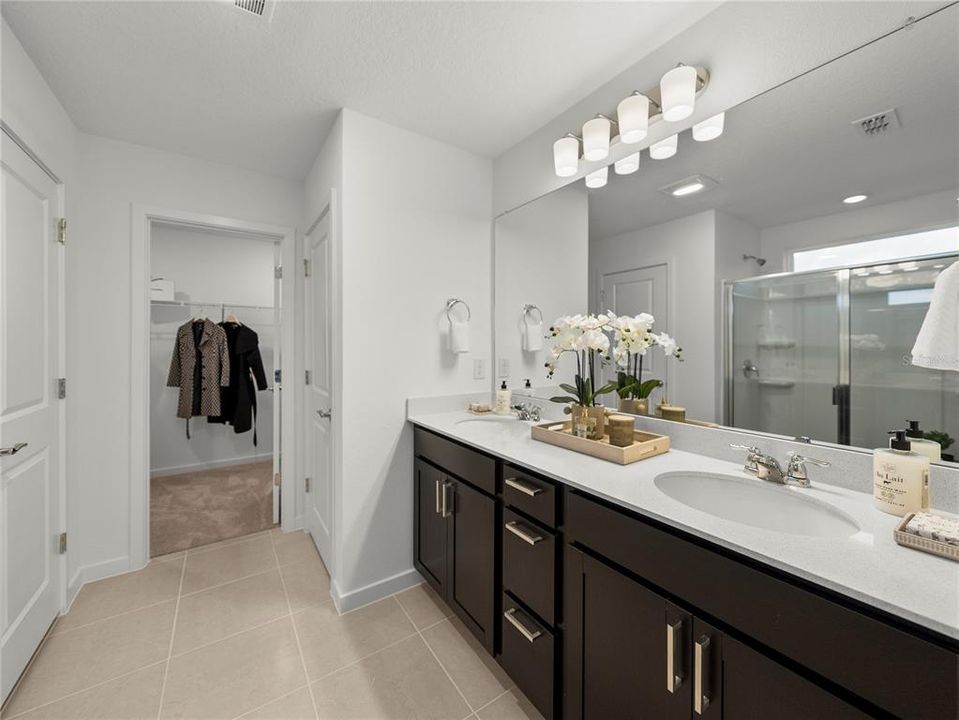 For Sale: $449,900 (5 beds, 3 baths, 2586 Square Feet)