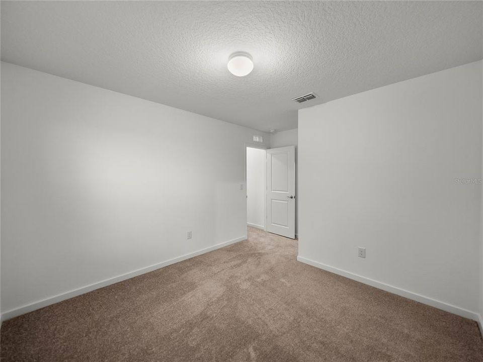 For Sale: $449,900 (5 beds, 3 baths, 2586 Square Feet)