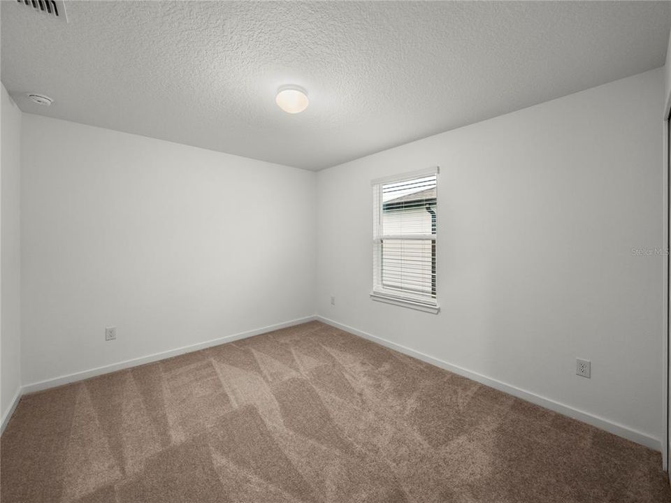 For Sale: $449,900 (5 beds, 3 baths, 2586 Square Feet)