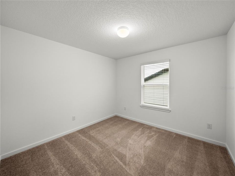 For Sale: $449,900 (5 beds, 3 baths, 2586 Square Feet)