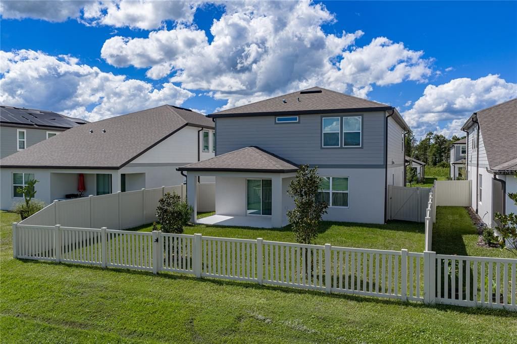 For Sale: $449,900 (5 beds, 3 baths, 2586 Square Feet)