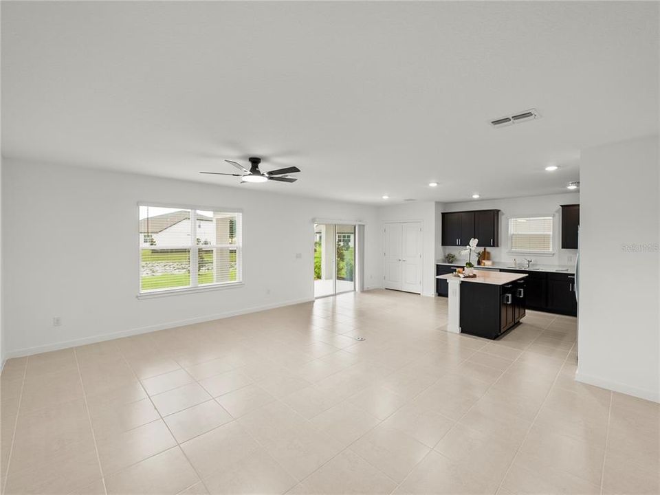 For Sale: $449,900 (5 beds, 3 baths, 2586 Square Feet)
