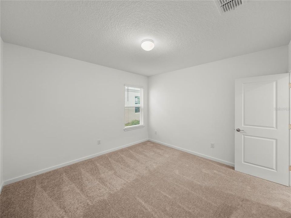 For Sale: $449,900 (5 beds, 3 baths, 2586 Square Feet)
