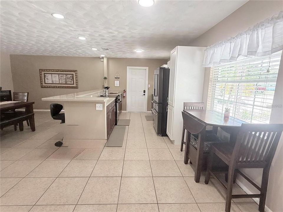В аренду: $3,295 (3 спален, 2 ванн, 1687 Квадратных фут)