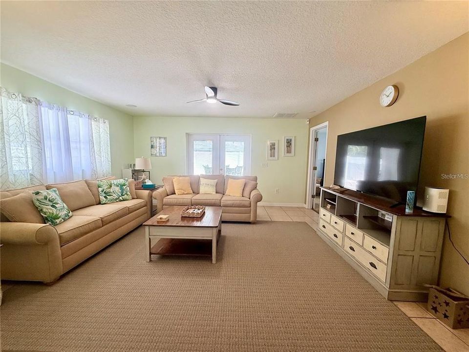 В аренду: $3,295 (3 спален, 2 ванн, 1687 Квадратных фут)