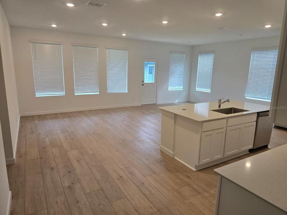 В аренду: $3,600 (4 спален, 3 ванн, 2366 Квадратных фут)