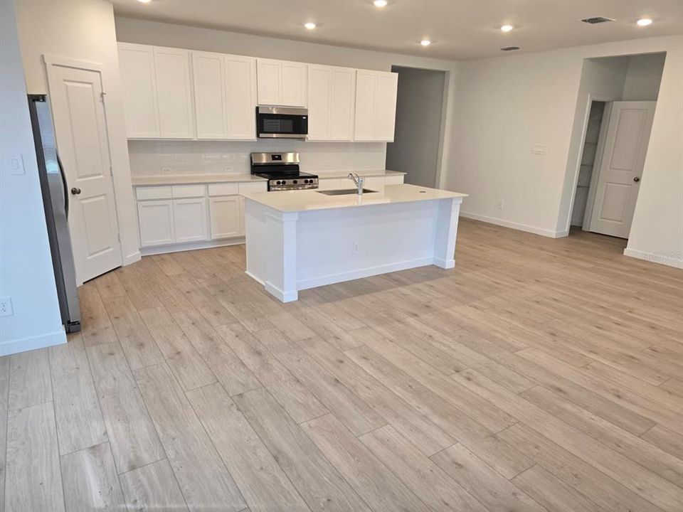 В аренду: $3,600 (4 спален, 3 ванн, 2366 Квадратных фут)