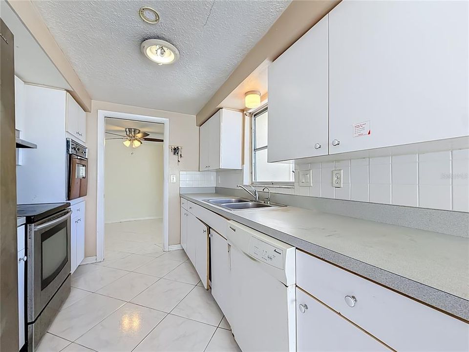 For Sale: $185,000 (3 beds, 2 baths, 1438 Square Feet)