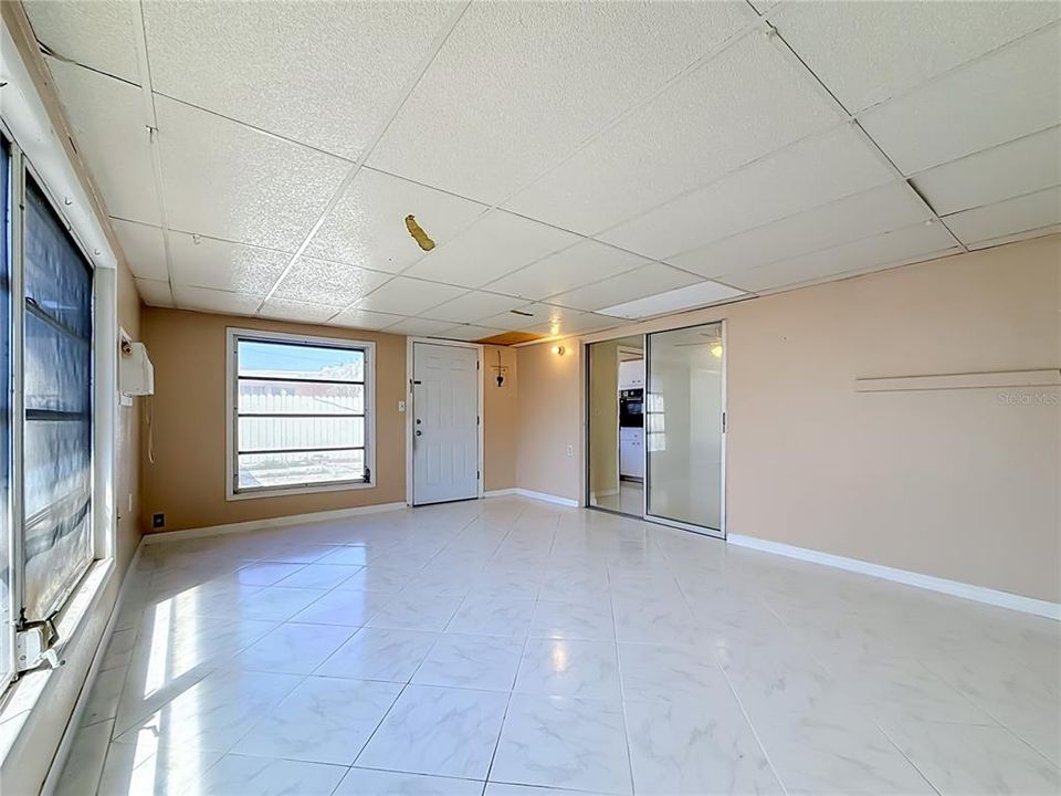 For Sale: $185,000 (3 beds, 2 baths, 1438 Square Feet)