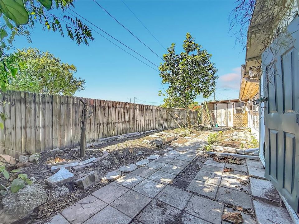 For Sale: $185,000 (3 beds, 2 baths, 1438 Square Feet)