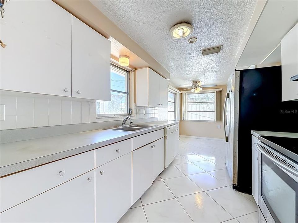 For Sale: $185,000 (3 beds, 2 baths, 1438 Square Feet)
