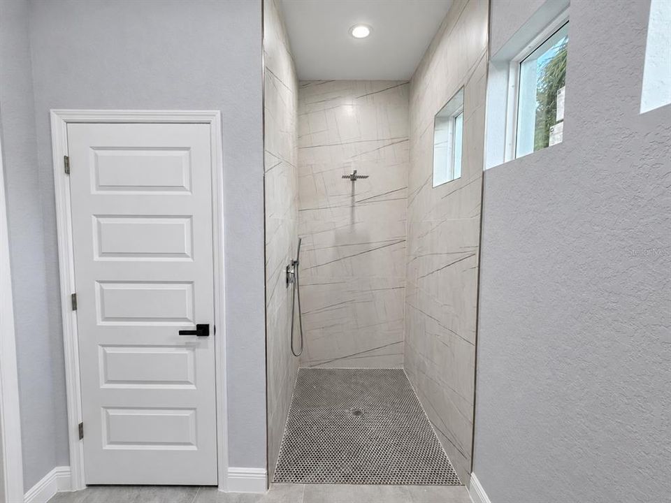 На продажу: $399,900 (4 спален, 2 ванн, 1850 Квадратных фут)