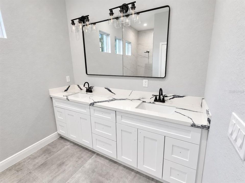 На продажу: $399,900 (4 спален, 2 ванн, 1850 Квадратных фут)
