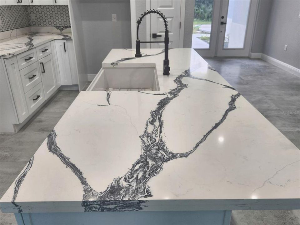 На продажу: $399,900 (4 спален, 2 ванн, 1850 Квадратных фут)