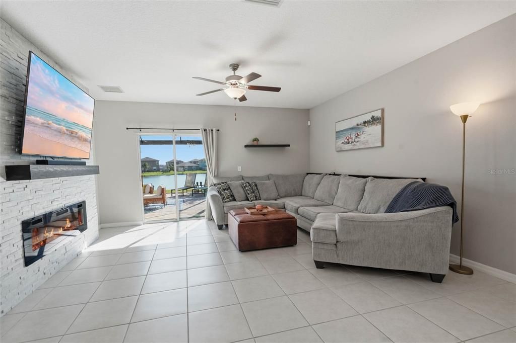 En Venta: $420,000 (6 camas, 3 baños, 2580 Pies cuadrados)