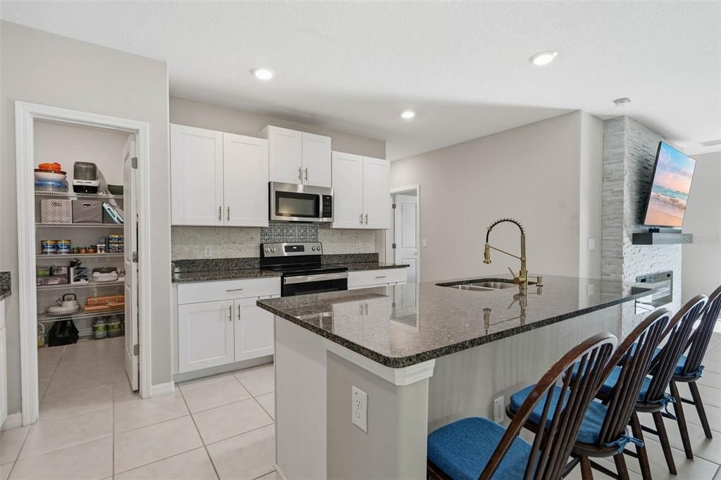 En Venta: $420,000 (6 camas, 3 baños, 2580 Pies cuadrados)